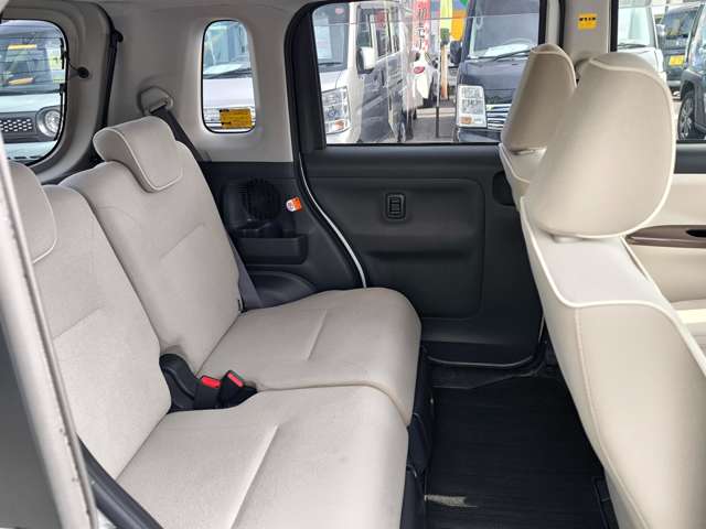 ＪＡＡＡ（日本自動車鑑定協会）による厳しいチェックにより鑑定書を公表しております。当社販売担当者、仕入担当者、リフトに持ち上げ車検検査員による下廻りチェックをクリアした高品質車を展示しております。