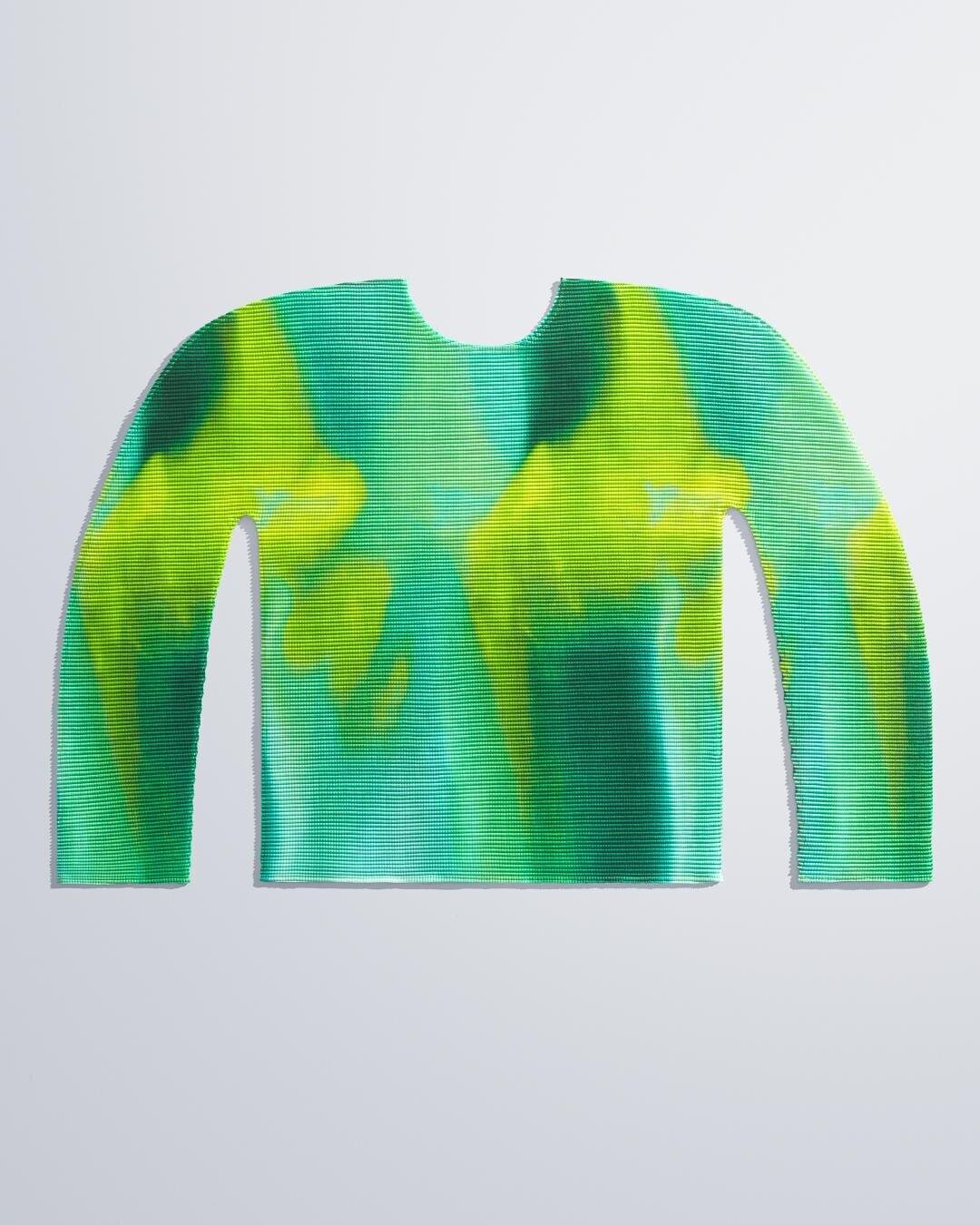 「オーロラ」丸首長袖トップ グリーン系 33,000円