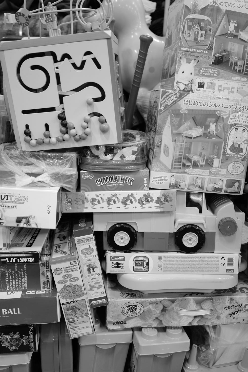 集められたおもちゃや雑貨など