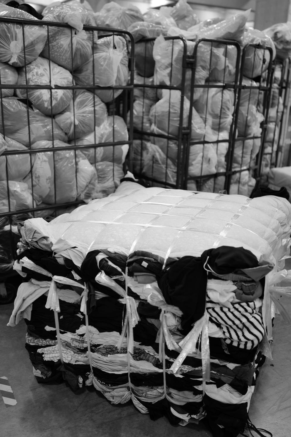 エコミットで回収された服の塊