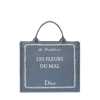 【Dior】小説の表紙をバッグに。アイコン「ディオール ブックトート」が大人の毎日に選ばれる理由_img3