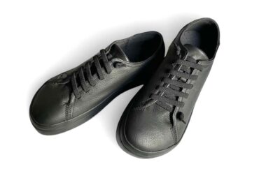 大人が選ぶ"黒スニーカー“の最適解。MUJI Labo × CAMPERのレザースニーカーが傑作すぎた | FORZA STYLE｜ファッション＆ライフスタイル[フォルツァスタイル]