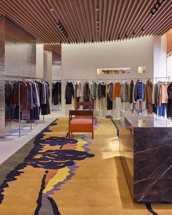 【ロエベ】可愛いスイーツも揃う、日本最大の「カサロエベ銀座」。新店舗の魅力と注目の新作コラボアイテムは？_img2