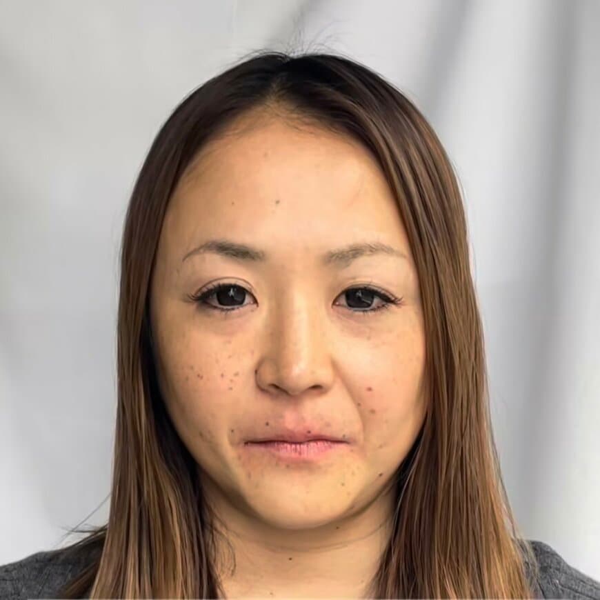 「これがわたし??」アラフォーママが大人ギャルに!?強めメイク&カラコンで大変身した姿が話題