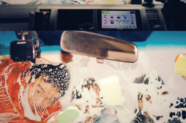 Helsinki Lambda Club、独立後初の新曲「止められないっ！」リリース　80年代ニューウェイヴから00年代ニューレイヴまでをミックスしたダンスチューン｜THE MAGAZINE