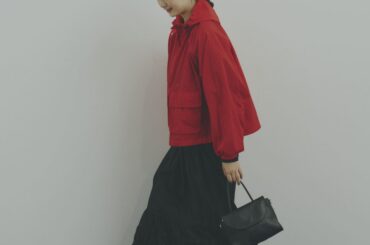 今すぐマネしたい、赤×黒でつくるバイカラースタイル。いつものブラックコーデをアップデートしよう。【FUDGE 2月号連動企画-2色であの子はお洒落する | DAY 2】 | FUDGE FRIEND | ファッション