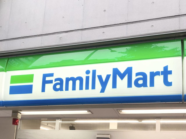 売り切れてませんようにッ！！（汗）【ファミマ】見た目も華やかな「パフェ & ケーキ」