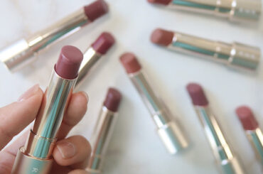 RMKの「デューイーメルト リップカラー」全色スウォッチ！イエベ、ブルベ別のおすすめも紹介（VOCE）｜ｄメニューニュース（NTTドコモ）