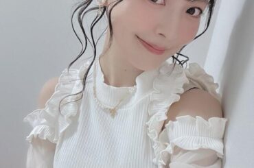 人気声優・上坂すみれ＆小倉唯、密着ハグ2ショでかわいさ限界突破　「黄金コンビ」「可愛すぎる！！！」: J-CAST ニュース