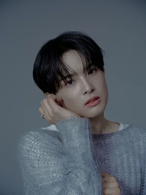 HYBEが手掛ける新世代J-POPボーイズグループaoen 誰かに心が動いた瞬間の1秒を切り取った最新作 3月18日(水)リリース 2nd Single「秒で落ちた」の新ビジュアル「Visual Photo -0秒 ver.-」で”秒落ちフェイス”を公開！ 新たな感情が芽生えた瞬間を捉えたビジュアルに注目