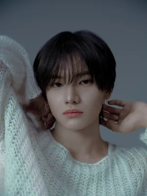 HYBEが手掛ける新世代J-POPボーイズグループaoen 誰かに心が動いた瞬間の1秒を切り取った最新作 3月18日(水)リリース 2nd Single「秒で落ちた」の新ビジュアル「Visual Photo -0秒 ver.-」で”秒落ちフェイス”を公開！ 新たな感情が芽生えた瞬間を捉えたビジュアルに注目