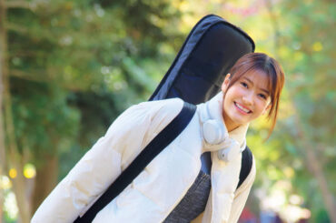 乃木坂46奥田いろは『FLASH』に登場！真冬のデートをテーマに、並木道を歩く | UNIVERSAL PRESS（ユニバーサルプレス）