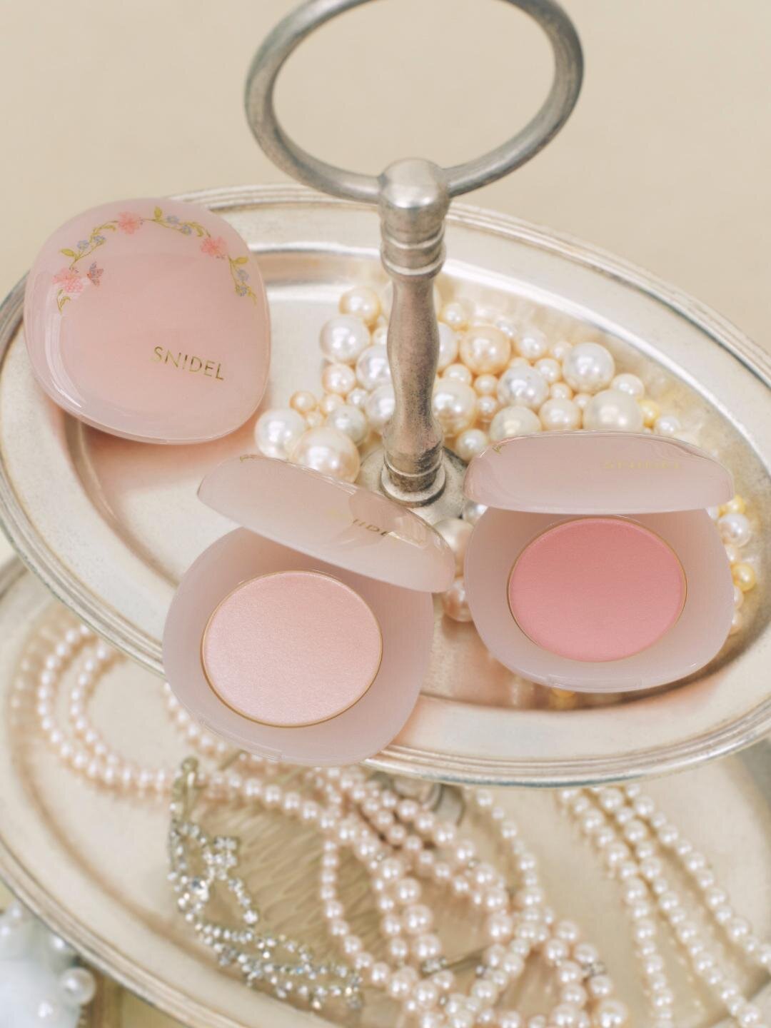 スナイデル ユーフォリック グロウ ブラッシュ 全2色 3,300円<限定品>