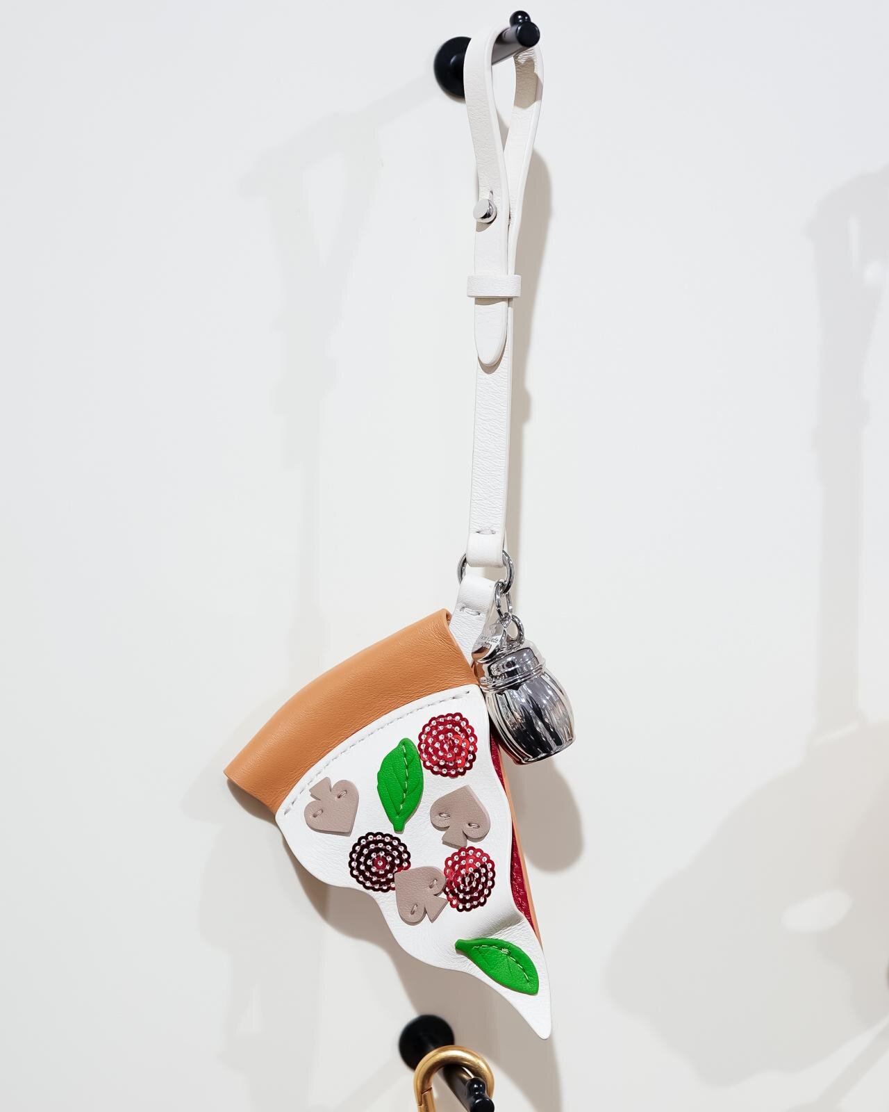 チャームド NYC ピザ バッグチャーム 16,500円 ※2026年2月末発売予定