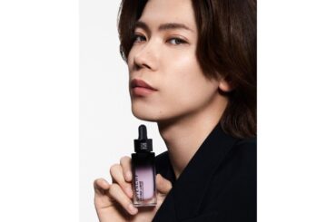 Number_i 神宮寺勇太がジバンシイ ビューティーの新プライマーで魅せる透明感｜ファッション・ビューティー・セレブの最新情報｜VOGUE JAPAN