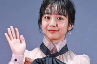 山之内すず「なれないスカート」貴重なミニスカ×タイツコーデ披露「レア」「着こなしが格好良い」の声