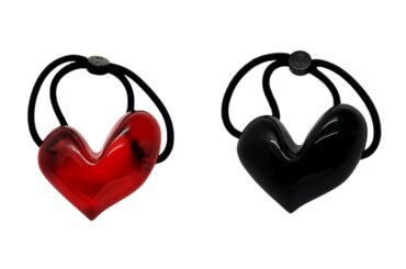 ヘアアクセサリー専門店「ザ ヘア バー トウキョウ」“手描き風ハート”のヘアゴム＆メタルローズのピン - ファッションプレス