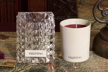 ヴァレンティノ ビューティ“甘美なチェリー＆深みアンバー”の新作キャンドル - ファッションプレス