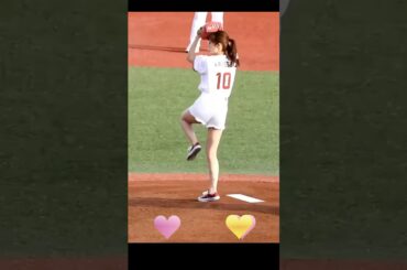 奥山かずさちゃんの始球式😍　#ピタ止め