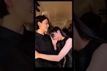 抱きつかれる三吉彩花 #三吉彩花 #放送事故