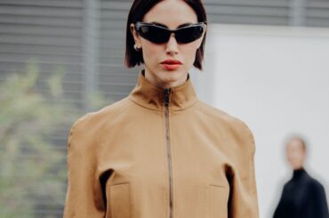 ストリート発、2026年度大人ボブの最新バランス 【ファッション賢者たちのヘアアレンジ術】 | Vogue Japan