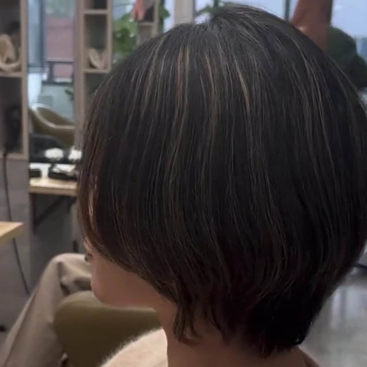 【大変身】多毛とパサつきに悩む女性が似合わせショートで大胆イメチェン!印象が激変 プロの技術でお悩み改善 | LIMO | くらしとお金の経済メディア 【大変身】多毛とパサつきに悩む女性が似合わせショートで大胆イメチェン!印象が激変 プロの技術でお悩み改善 | LIMO | くらしとお金の経済メディア