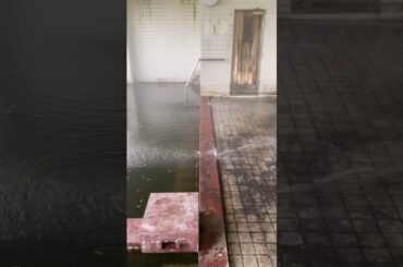 廃墟で温泉わいてた。#廃墟  #shorts