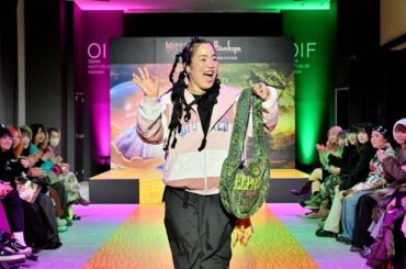 ゆりやんレトリィバァ、魔女意識のコーデで大阪サプライズがい旋→学生沸く　『ウィキッド 永遠の約束』ファッションショー