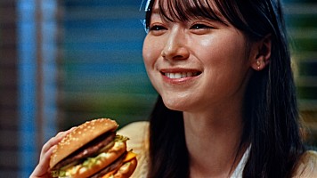 守屋麗奈（櫻坂46）出演、「ビッグマック」×「I feel Coke」コラボCM放映開始 | Daily News