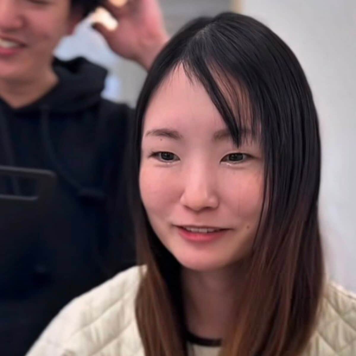 【大変身】2年伸ばした髪をバッサリカット!ショートで大胆イメチェンの女性「めちゃくちゃいいです!」と大満足 「ショートにしたいから伸ばしてました」と女性 | LIMO | くらしとお金の経済メディア 【大変身】2年伸ばした髪をバッサリカット!ショートで大胆イメチェンの女性「めちゃくちゃいいです!」と大満足 「ショートにしたいから伸ばしてました」と女性 | LIMO | くらしとお金の経済メディア