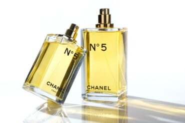 「シャネル Nﾟ5」リニューアル、誕生から100年越え”最初のN°5”を再解釈した新たなデザインへ - ファッションプレス