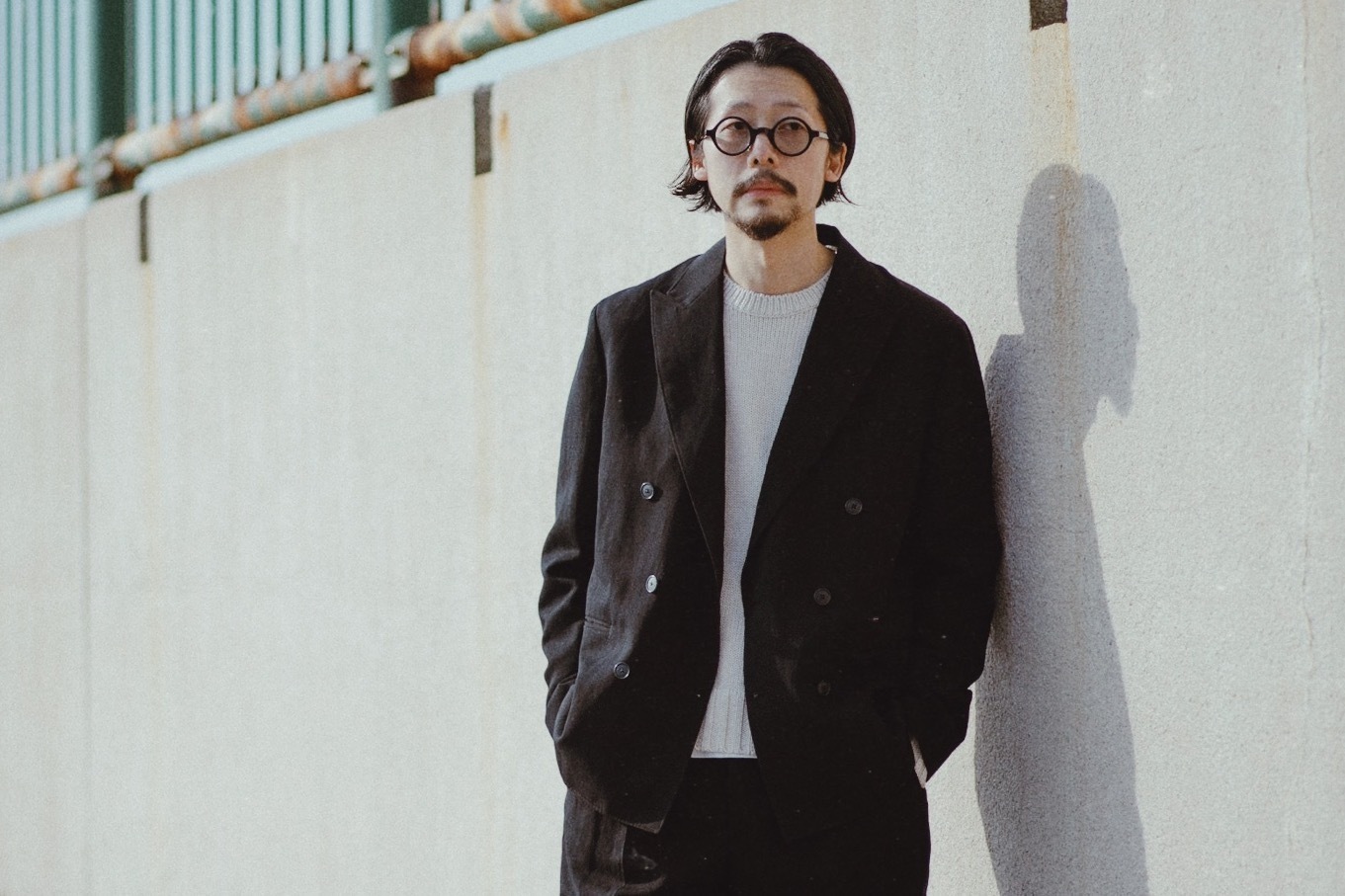 ユーゲンのレショップ別注“地中海のヴァカンス”に着想を得たダブルジャケット＆ストライプシャツなど