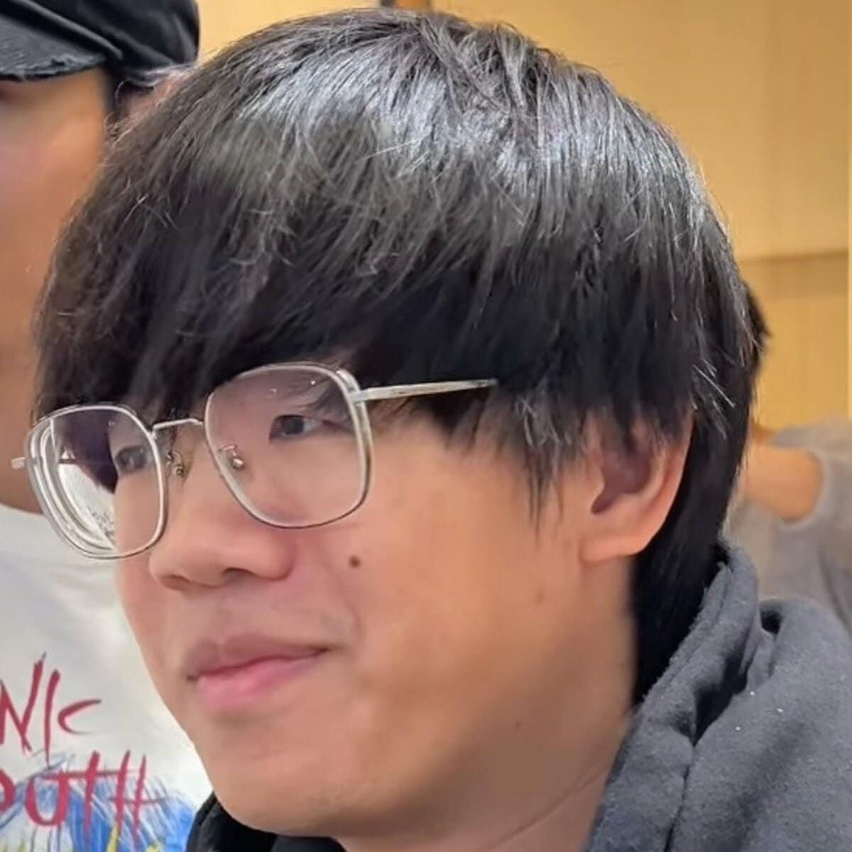 「前髪を短くしたい」と希望する男性がプロに託したら→大変身ぶりに「おぉ!すげぇ!」 爽やかな劇的イメチェンに大満足 | LIMO | くらしとお金の経済メディア 「前髪を短くしたい」と希望する男性がプロに託したら→大変身ぶりに「おぉ!すげぇ!」 爽やかな劇的イメチェンに大満足 | LIMO | くらしとお金の経済メディア