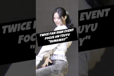 "RUNAWAY"  #트와이스 #TWICE #TZUYU #子瑜 #ツウィ #쯔위 #kpop #サイン会 #ペンサ #abouTZU #RUNAWAY