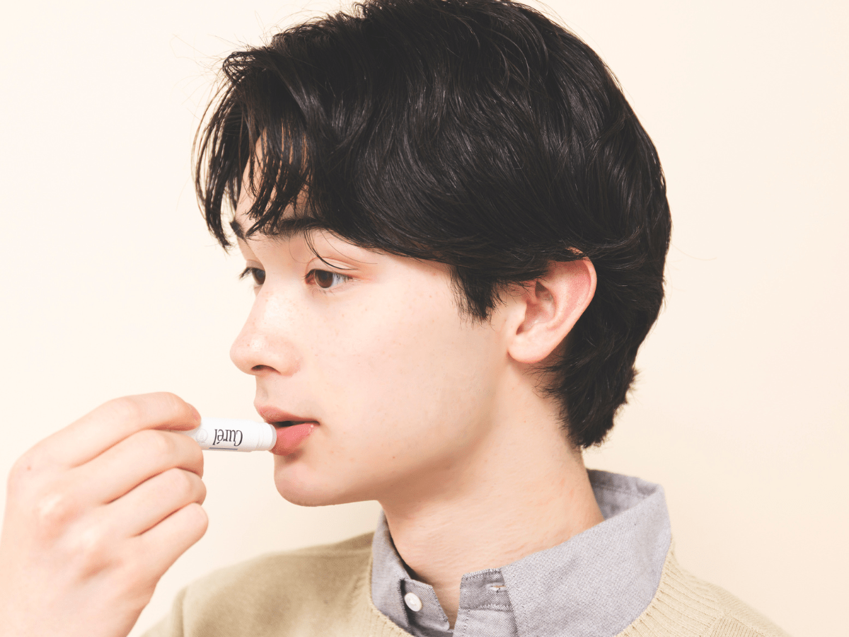 リップの塗り方　横に塗る