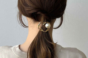 黒ゴムに刺すだけ → まとめ髪が垢抜け！【3COINS】大人が週5で頼りたい♡「ヘアフック」