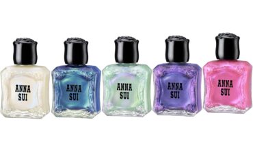 アナ スイ「ミステリアスな森」着想の26年夏ネイル、パール揺らめくクラゲホワイト＆妖しげパープル - ファッションプレス