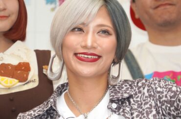 「清楚系似合う」ぱーてぃーちゃん信子、ナチュラルメイク×白ニットの“別人級ショット”に反響「ショートもロングもイケるんか」「めちゃくちゃ可愛い！」 | ORICON NEWS | 国内海外のニュース