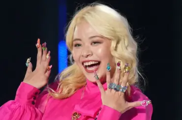 エルフ荒川　美容鍼100本打ち込む最新美容挑戦　有吉「HUNTER×HUNTERでこんなのいたよな」 - スポニチ Sponichi Annex 芸能