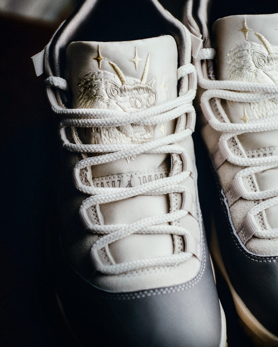 「エア ジョーダン 11 ‘sukajan’」