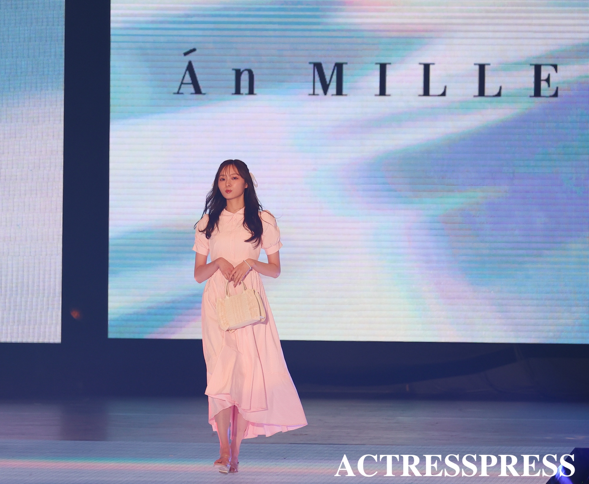 梅澤美波(衣装：An MILLE).乃木坂46.2025年5月3日、代々木第一体育館にて。GirlsAward 2025 S/S. 撮影：ACTRESS PRESS（アクトレスプレス）