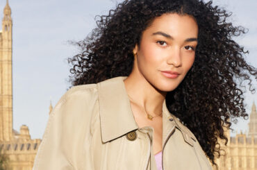 オリヴィア・ディーン、新たなバーバリー ハー パルファムの顔に。｜Beauty｜madameFIGARO.jp（フィガロジャポン）