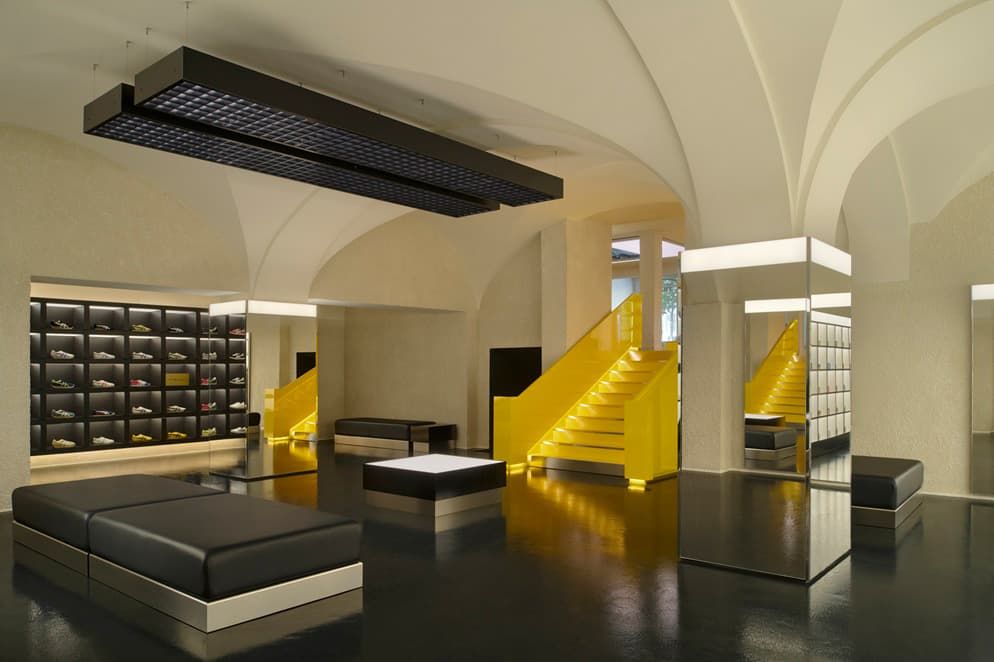 パリ旗艦店の店内（アシックス提供）