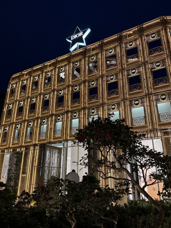 ディオール バンブー パビリオン──代官山に現れた、光と竹のメゾン | FASHION ディオール バンブー パビリオン──代官山に現れた、光と竹のメゾン | FASHION