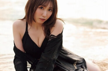 【2月発売　声優・写真集一覧】鈴木愛奈が水辺に横たわり大人の表情　小日向美香は美脚＆透明感【写真多数掲載】 : ニュース - アニメハック