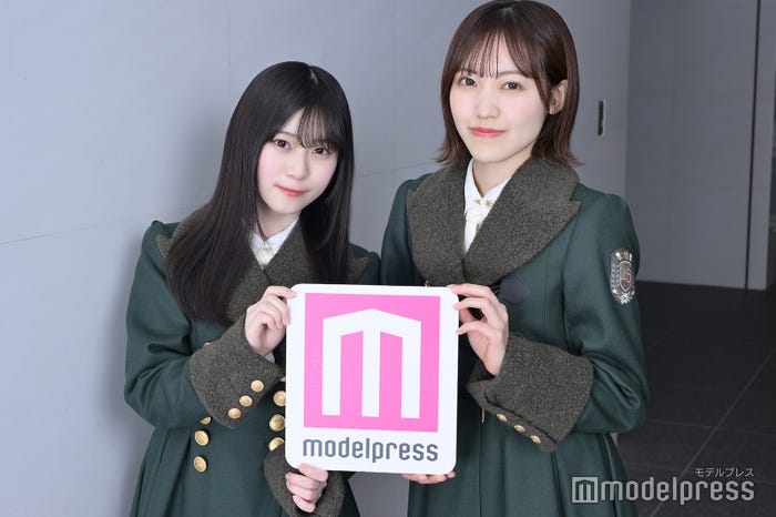 モデルプレスのインタビューに応じた山下瞳月と松田里奈（C）モデルプレス