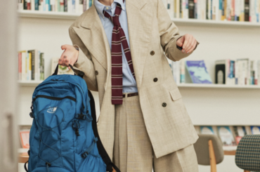 今日からマネしたい！端正なセットアップにスポーティーをひとさじ。【FUDGE dig.｜クラシックとバックパック。06】【FUDGE dig.｜クラシックとバックパック。06】 | FUDGE dig. | ファッション