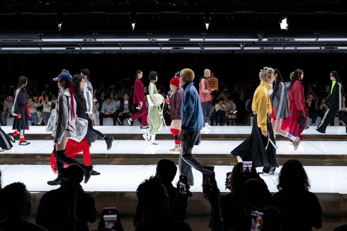 上海ファッションウィークでのアディダスのランウェー。アディダスはこの3年間、「現地のマインドを持つグローバルブランド」になるべく取り組んできたという/Courtesy Adidas