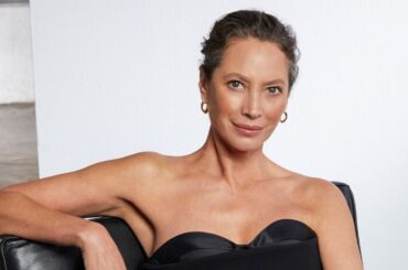 ランコムの新グローバルアンバサダー、クリスティ・ターリントンの美の秘訣 | Vogue Japan