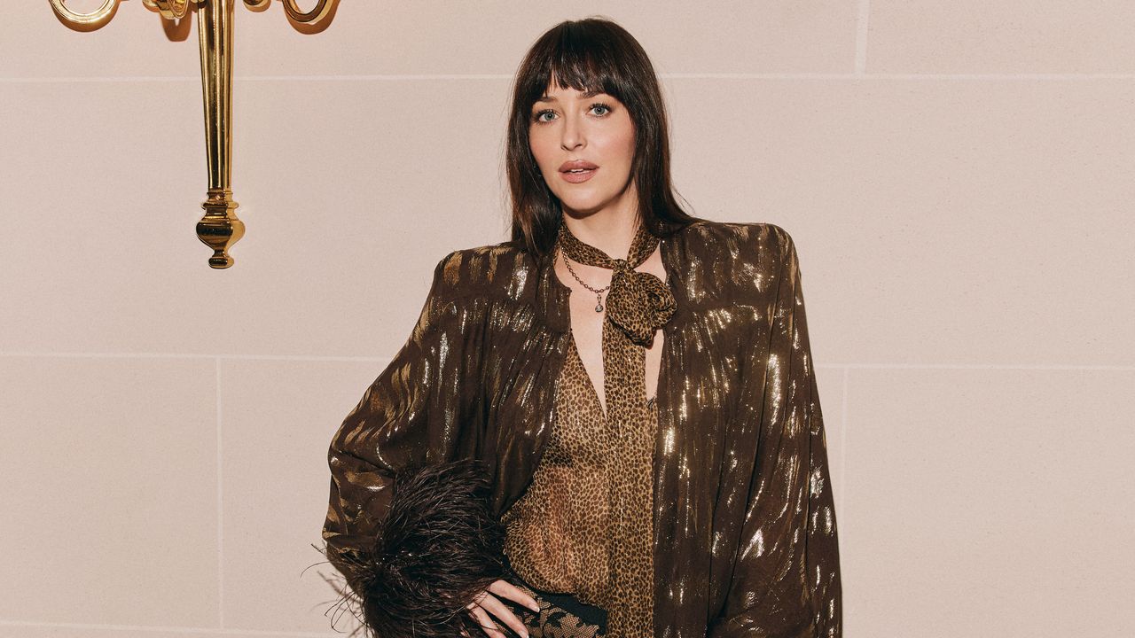 ダコタ・ジョンソンが語る、2026年に惹かれるファッション | Vogue Japan ダコタ・ジョンソンが語る、2026年に惹かれるファッション | Vogue Japan